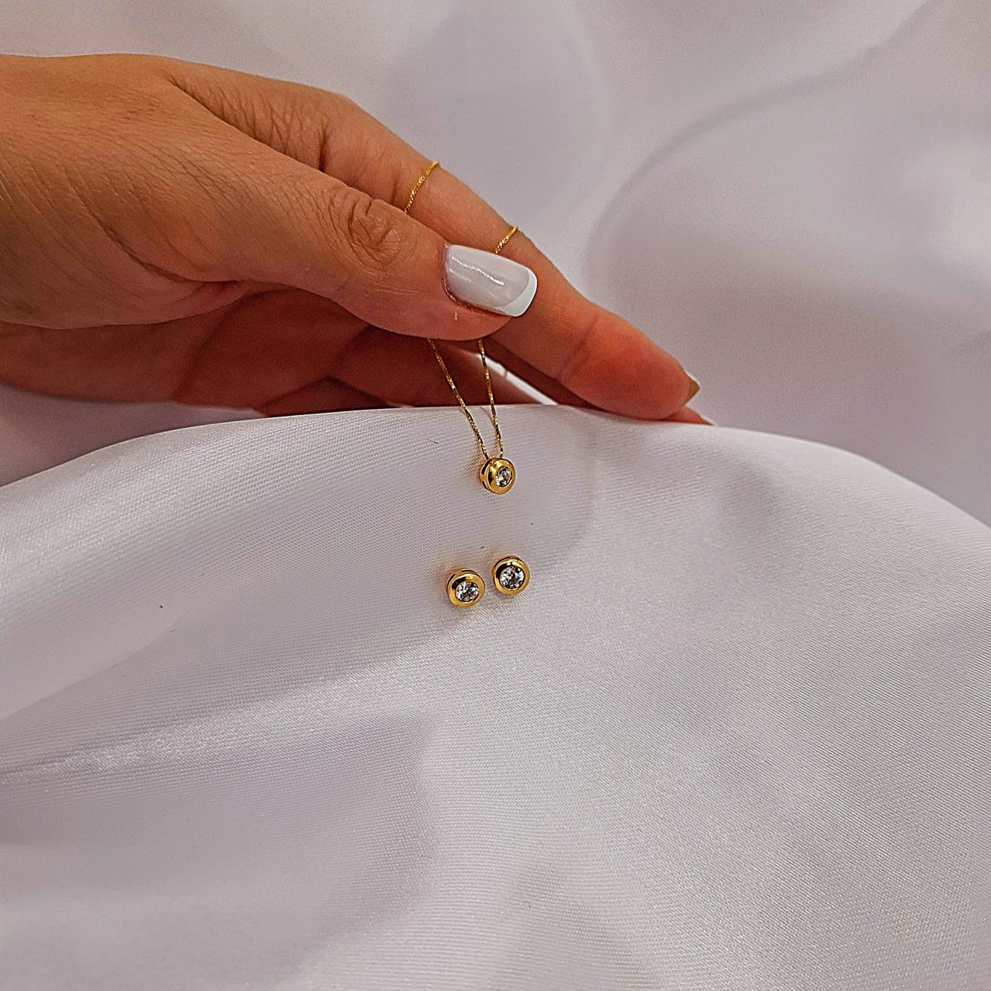 Conjunto Punto de Luz Oro 18 Kilates Reflejo de Amor