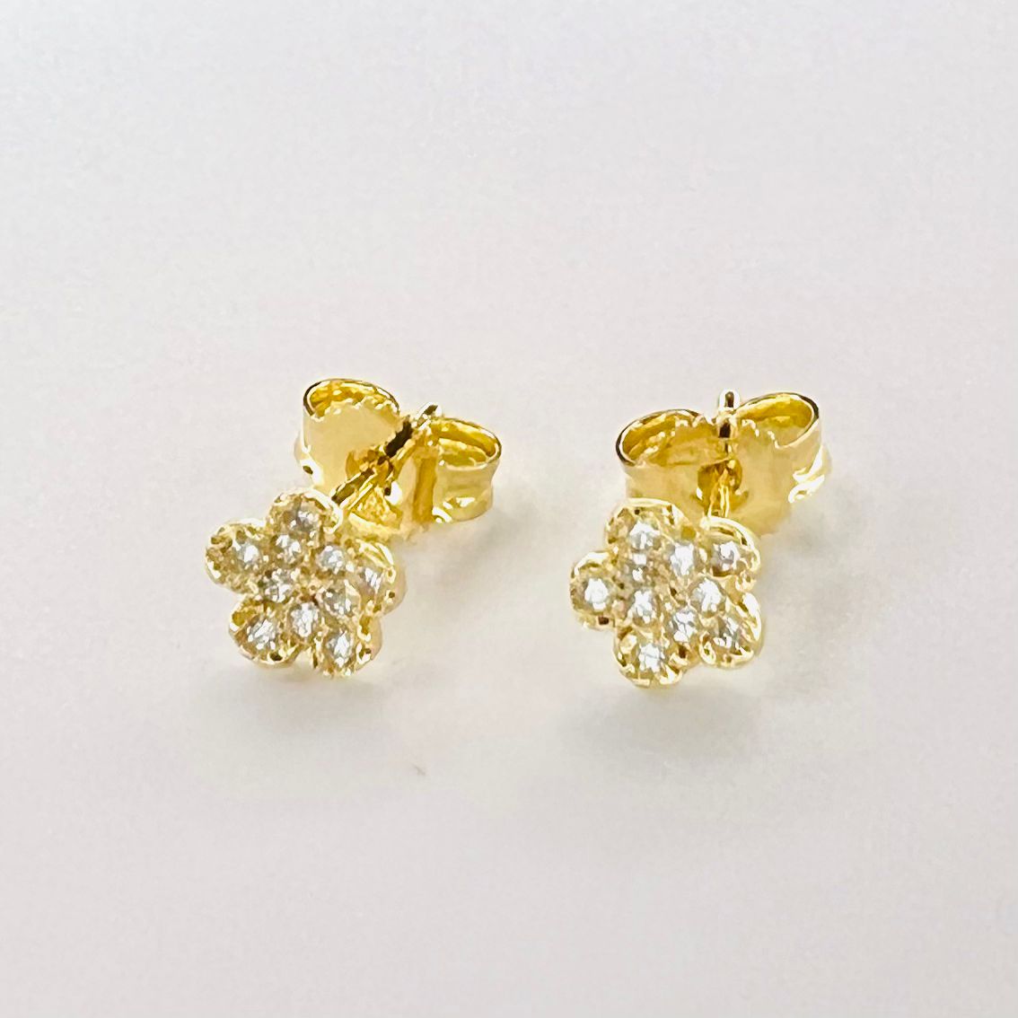 Aro Oro 18k, Flor, Zirconitas blancas
