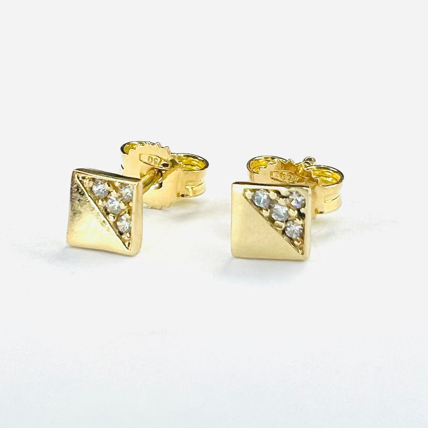 Aro Oro 18k , cuadrado, zirconitas blancas