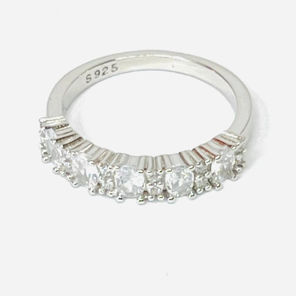 Anillo en plata cintillo doble garra