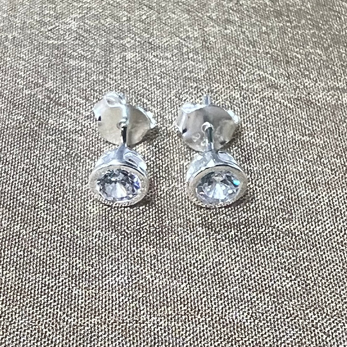 Aros en plata modelo punto de luz
