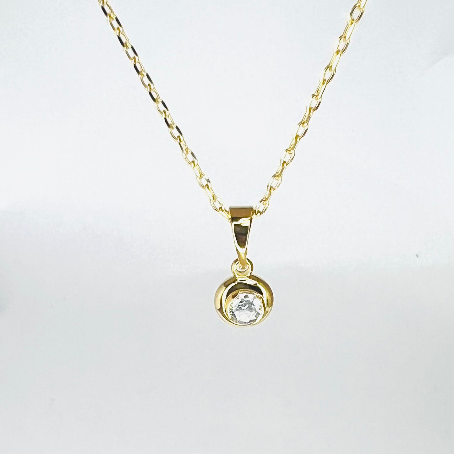 Collar baño de oro Punto de luz colgante redondo