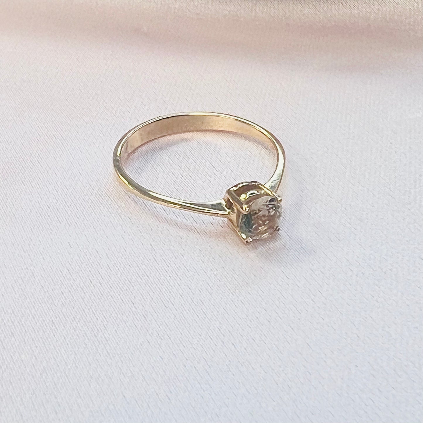 Anillo oro rosa morganita