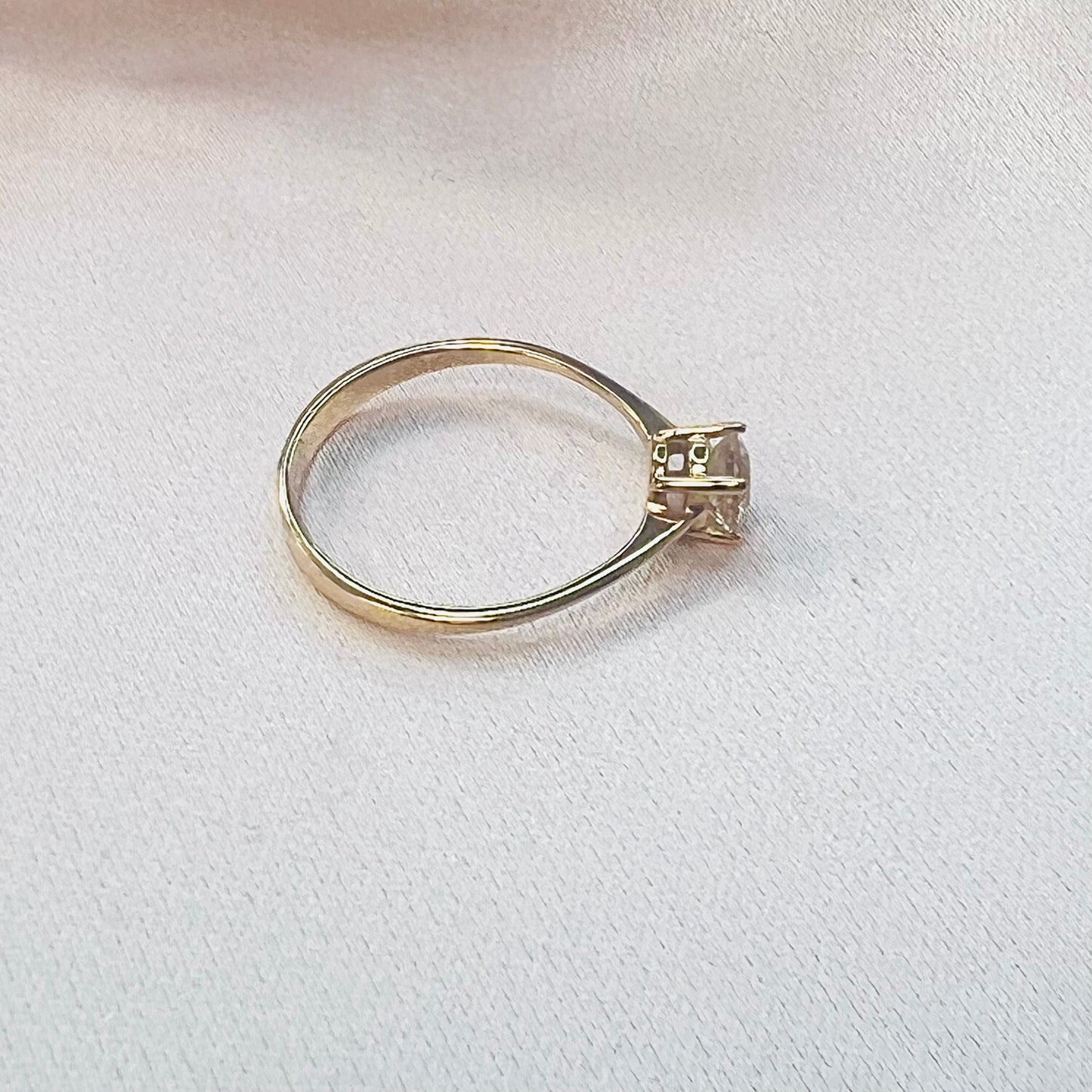 Anillo oro rosa morganita