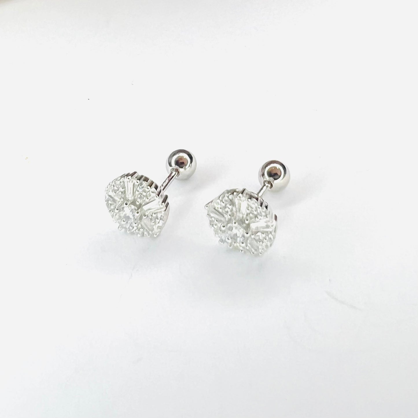 Aro plata zirconia blanca redondas cierre atornillado con esfera de plata