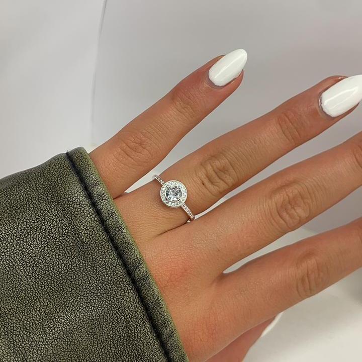 Anillo solitario redondo