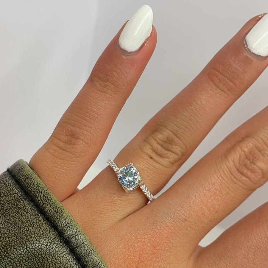 Anillo solitario aire