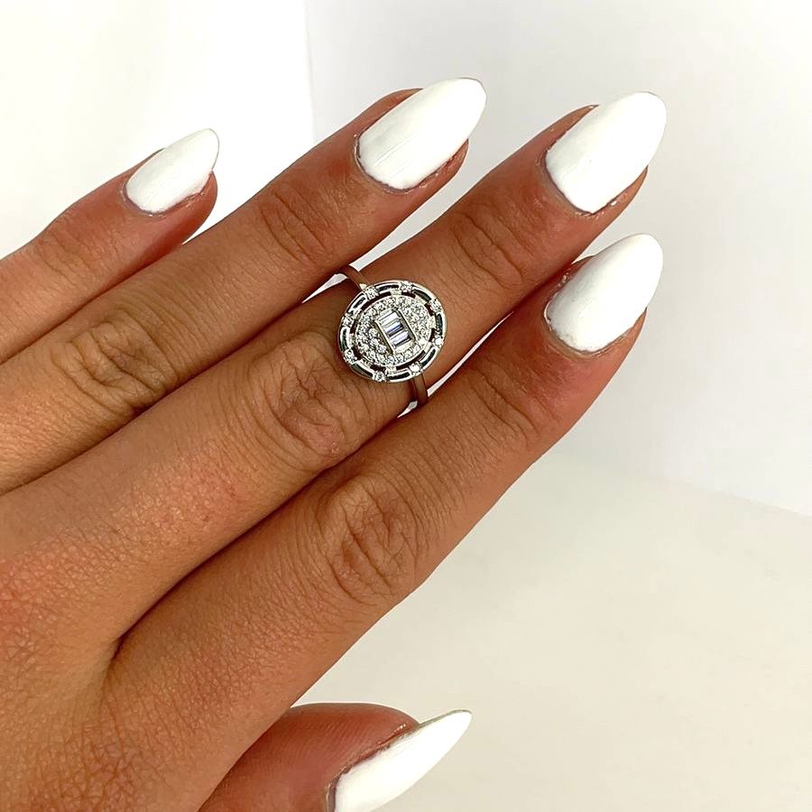 Anillo plata 925, Vintage, ovalado, zirconias blancas, redondas y baguette.