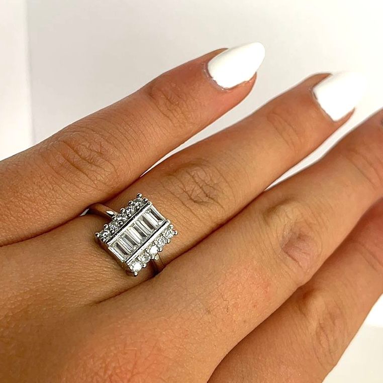 Anillo plata 925, Vintage, ovalado, zirconias blancas, redondas , riel central de Baguette rectangular