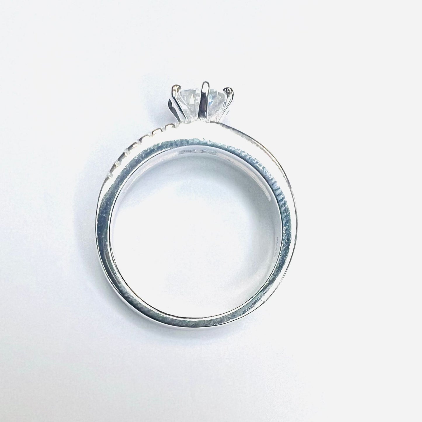 Anillo solitario doble riel liso