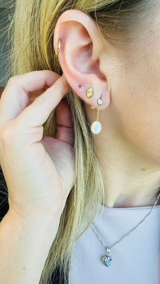 Aro Oro 18 kilates zirconitas perla