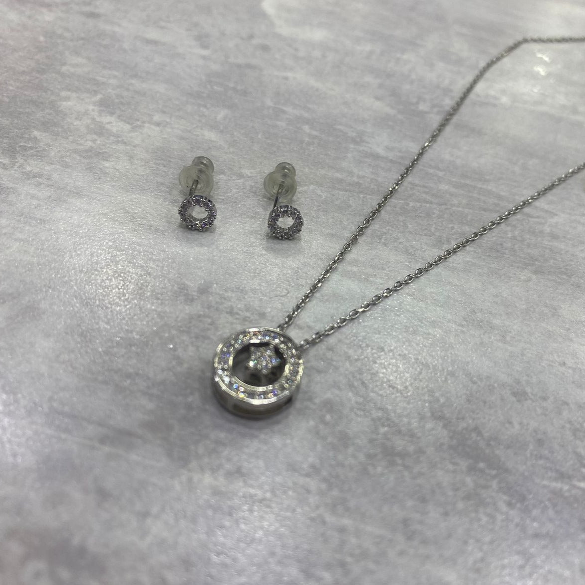 Conjunto collar/aros en plata y zircones