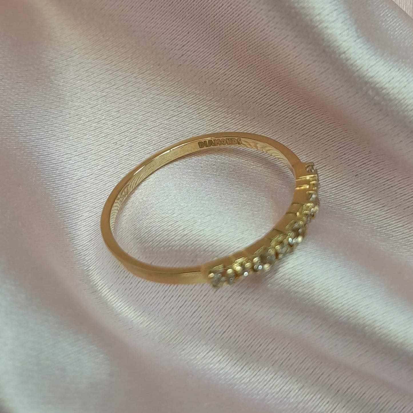 Anillo Oro amarillo diamantes y Topacios
