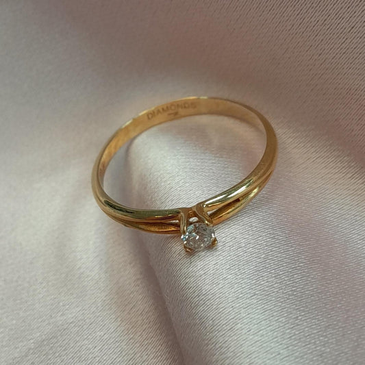 Anillo en oro amarillo y diamantes