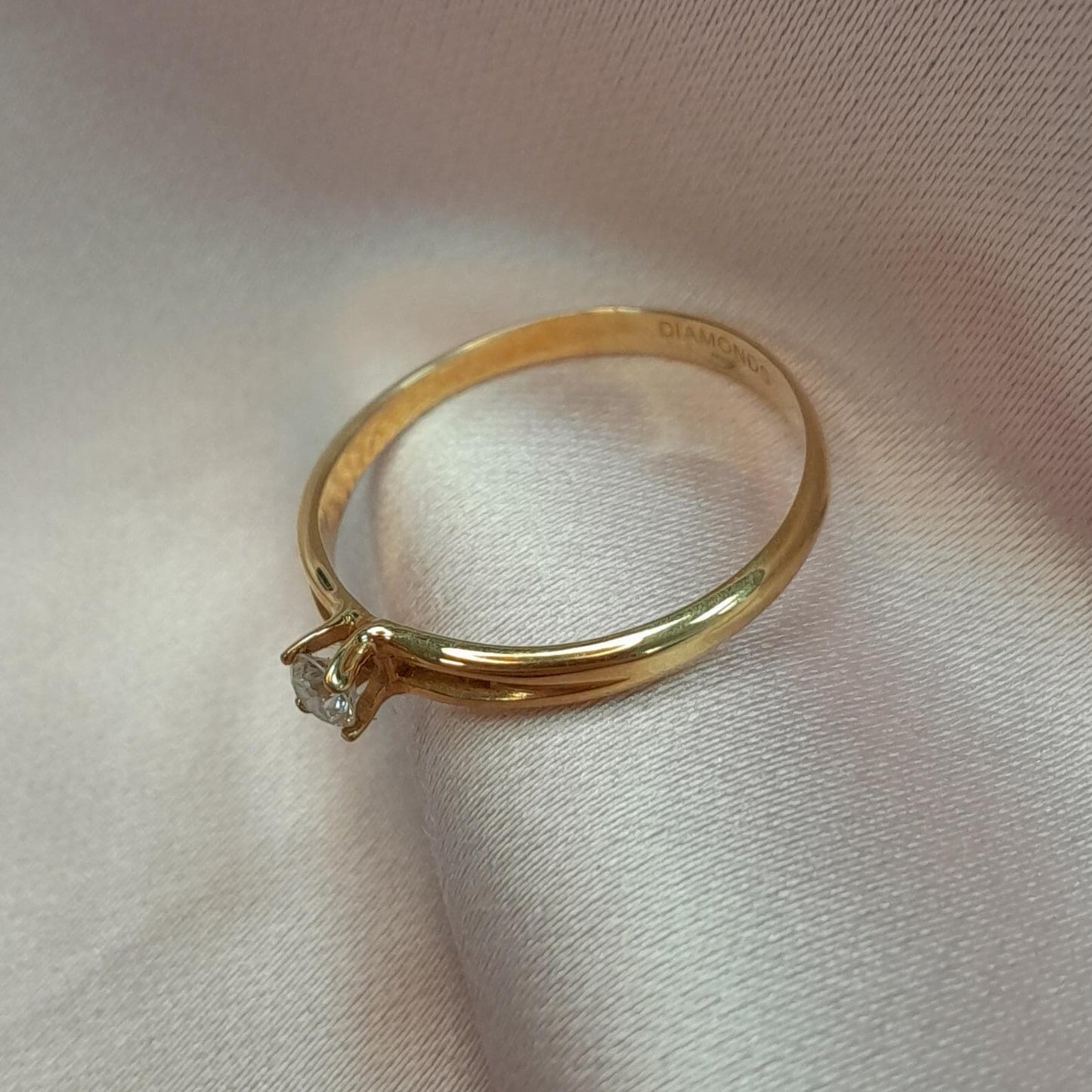 Anillo en oro amarillo y diamantes