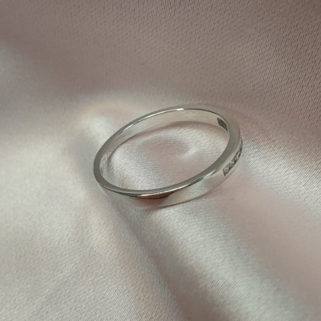 Anillo en oro blanco y diamantes