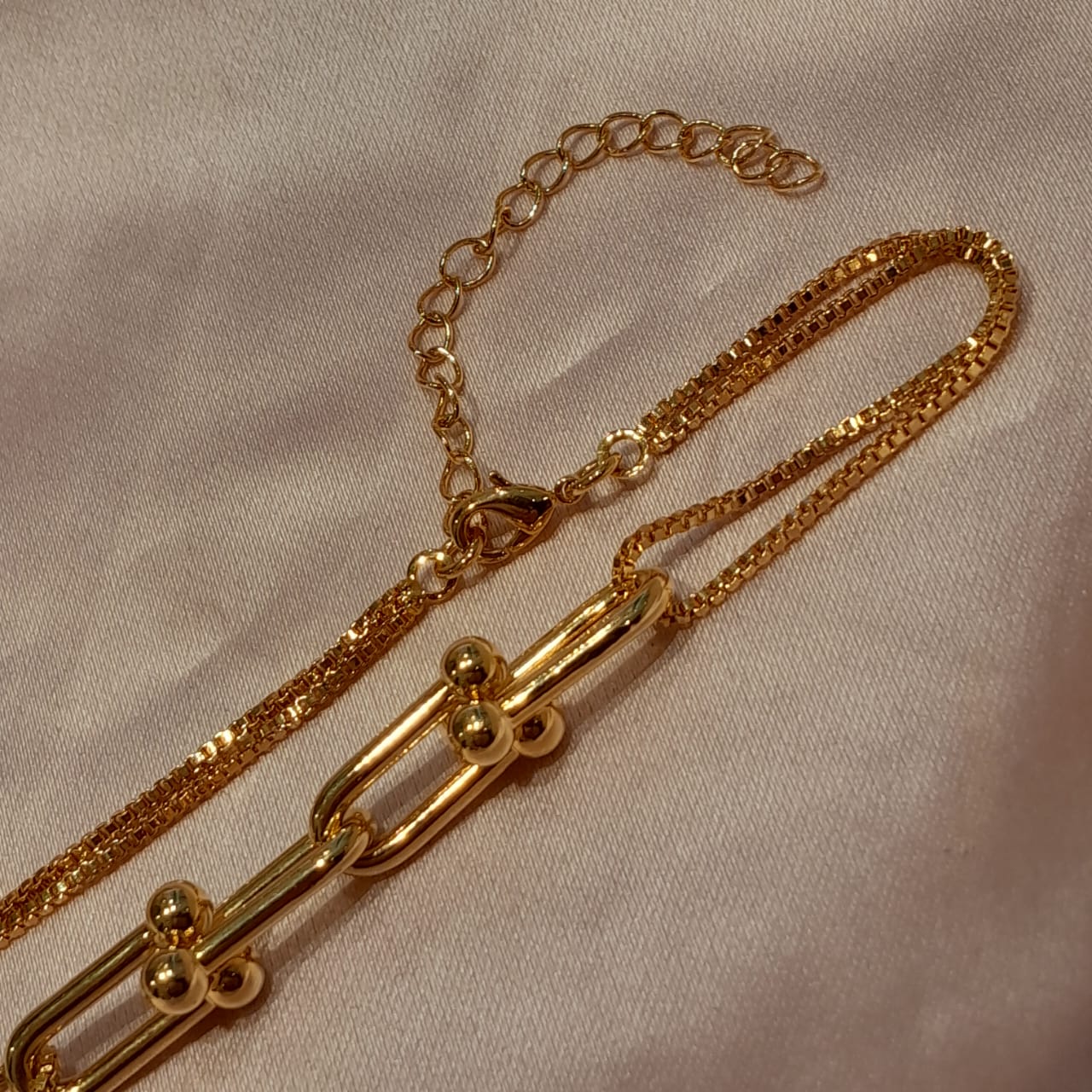 Pulsera con eslabones baño de oro