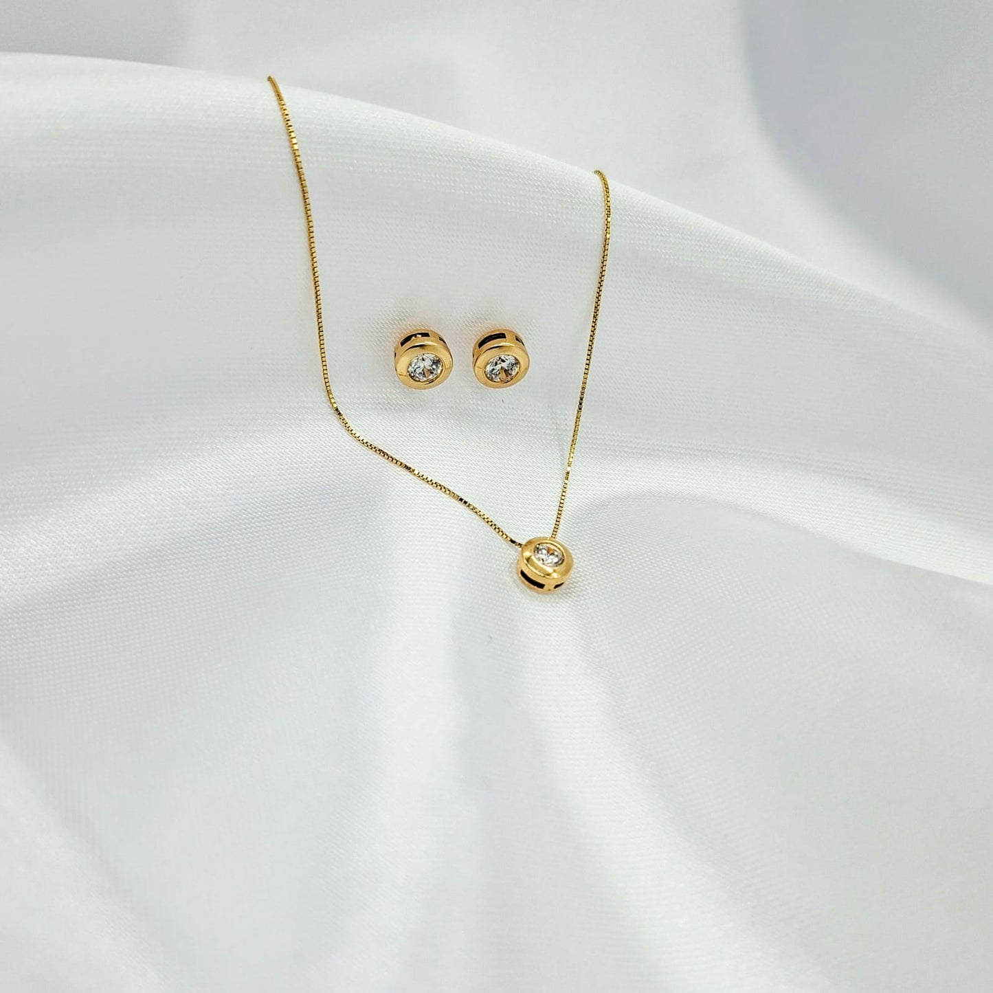 Conjunto Punto de Luz Oro 18 Kilates Reflejo de Amor