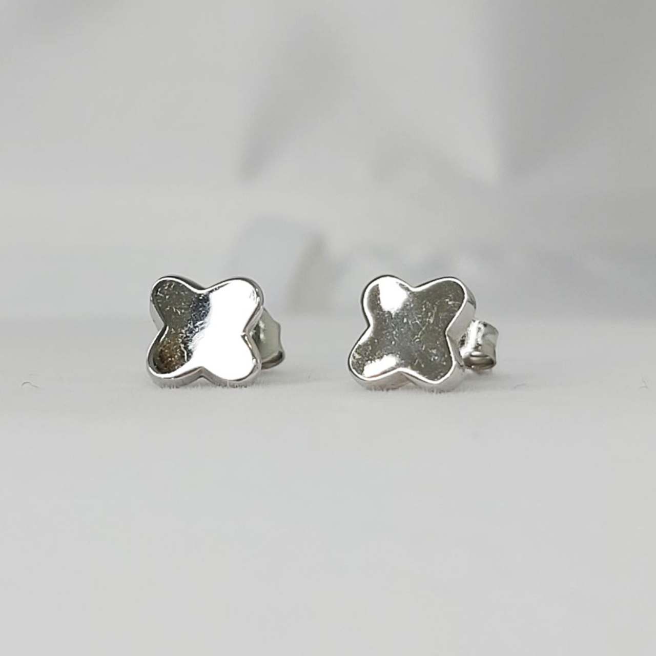 Aros plata flor cuatro petalos
