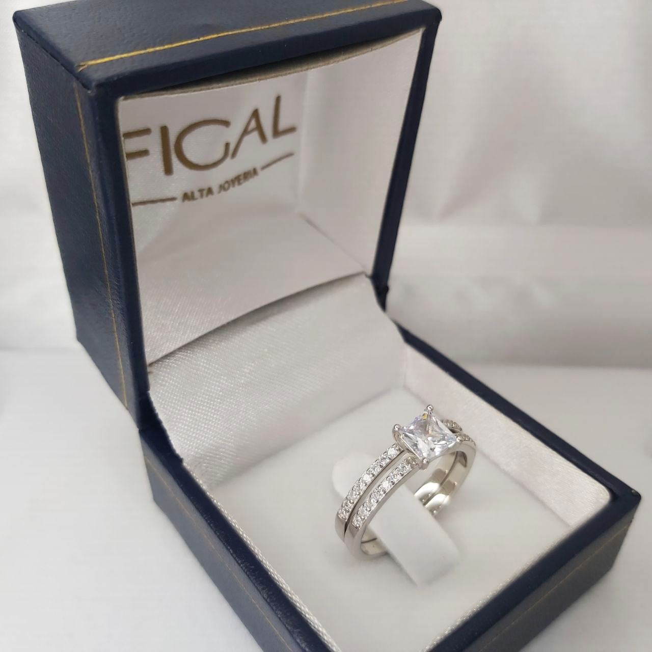 Anillos Set Solitario y Cintillo en plata con zircones