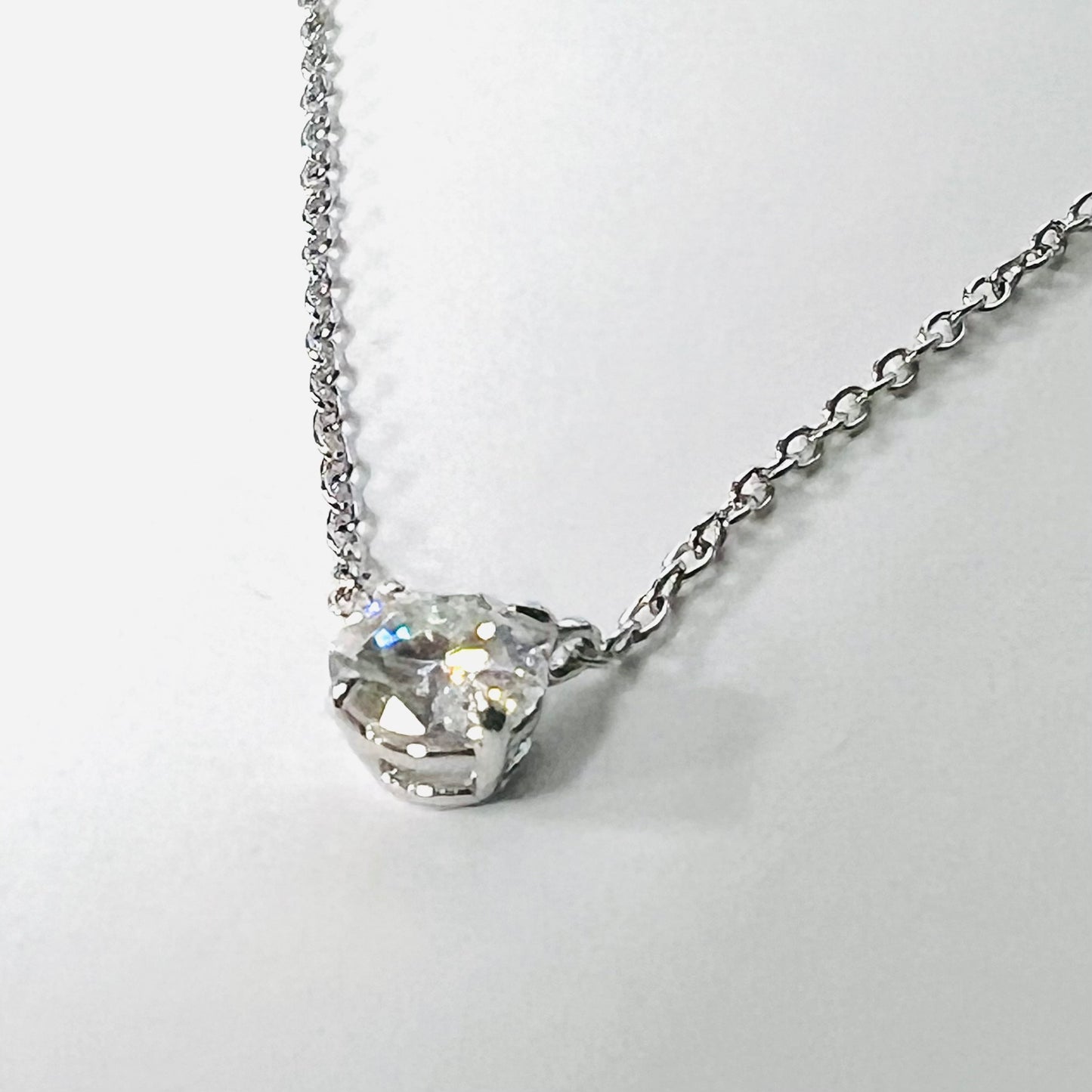 Collar en plata punto de luz Moissanita