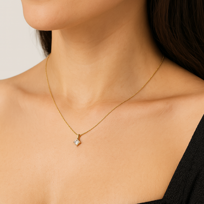 Collar Oro Amarillo y grifa con Diamantes