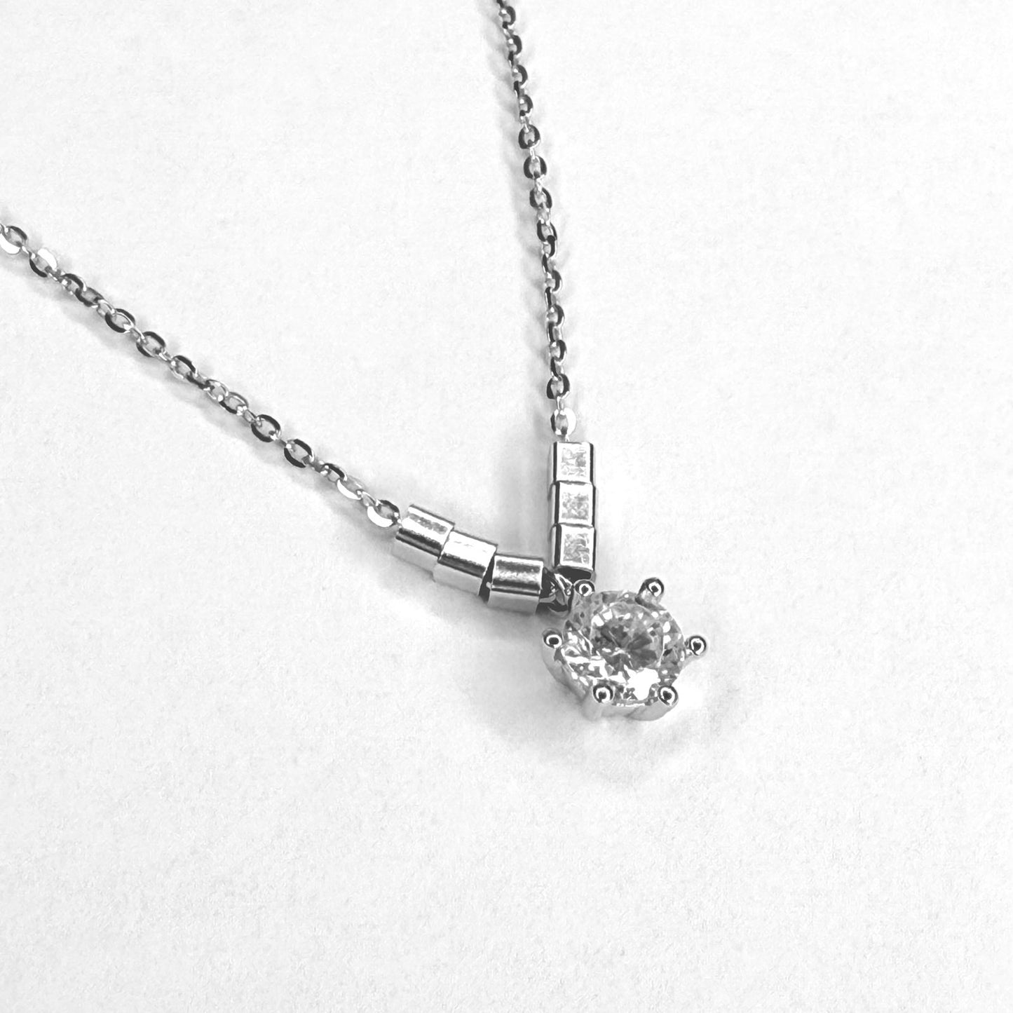 Collar Plata 925 punto de luz grifa