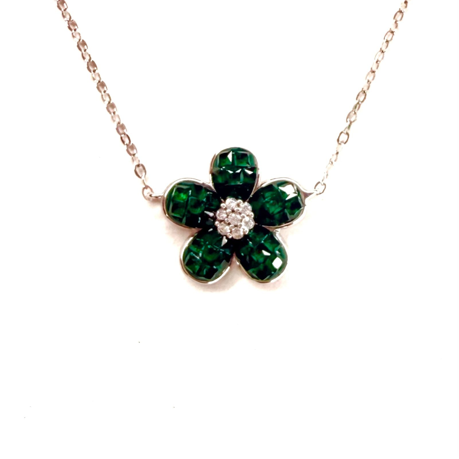 Collar flor verde
