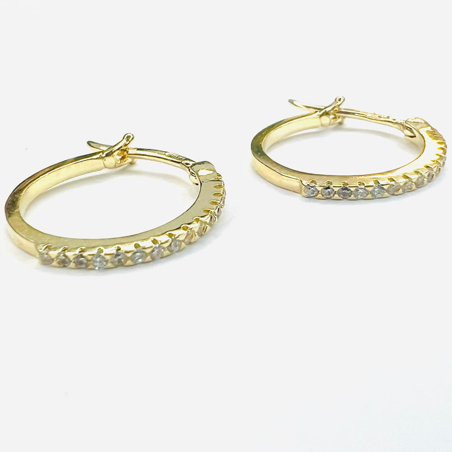 Aro argolla oro 18 k, zirconitas blancas