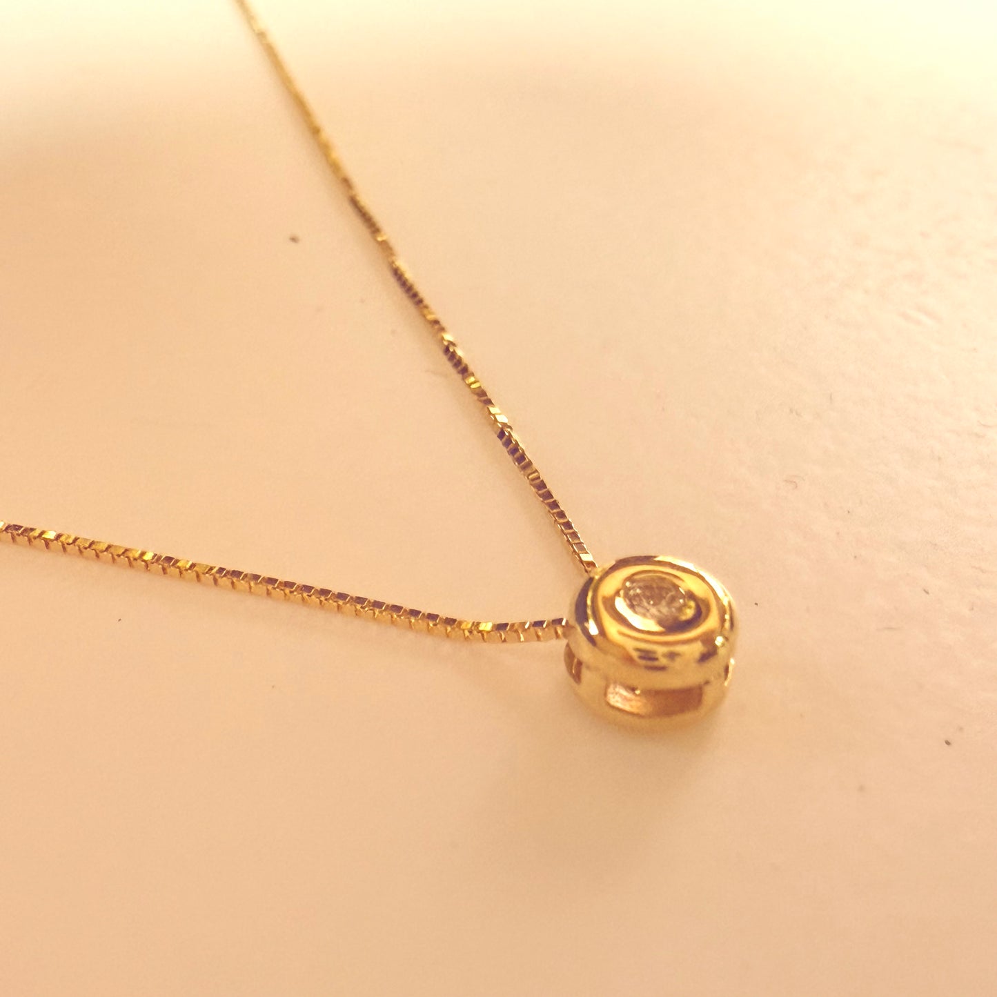 Collar Oro amarillo punto de luz con diamantes