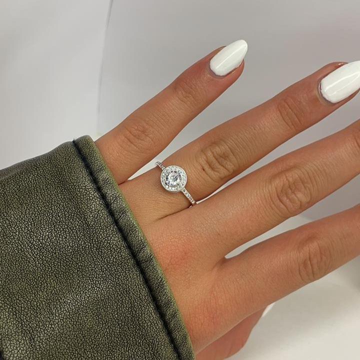 Anillo solitario redondo