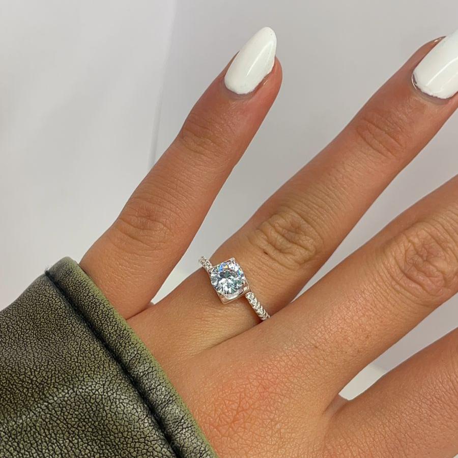 Anillo solitario aire