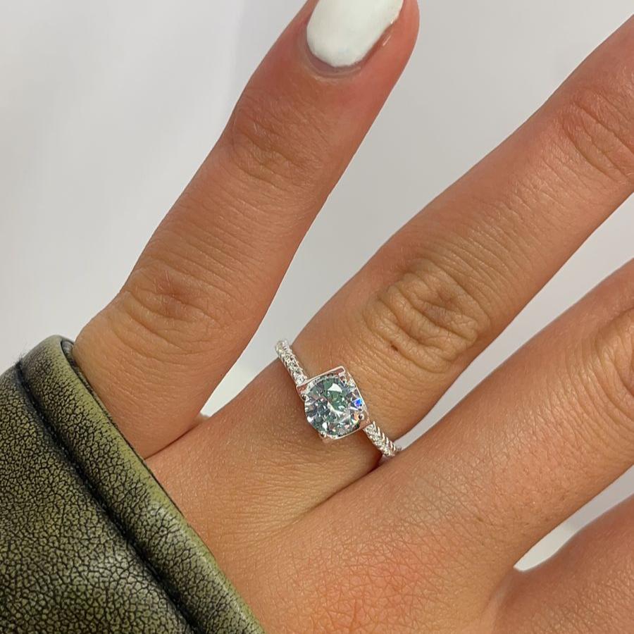 Anillo solitario aire