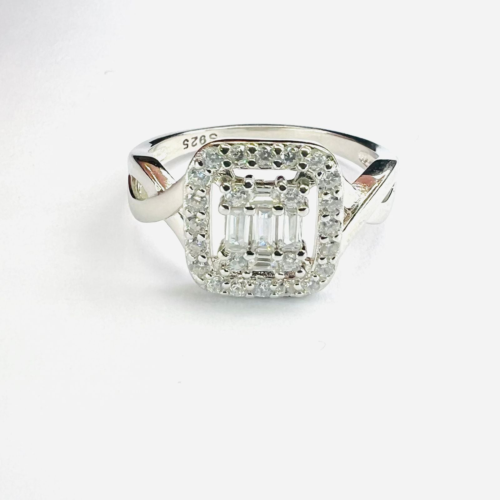 Anillo vintage, terminación cruzada