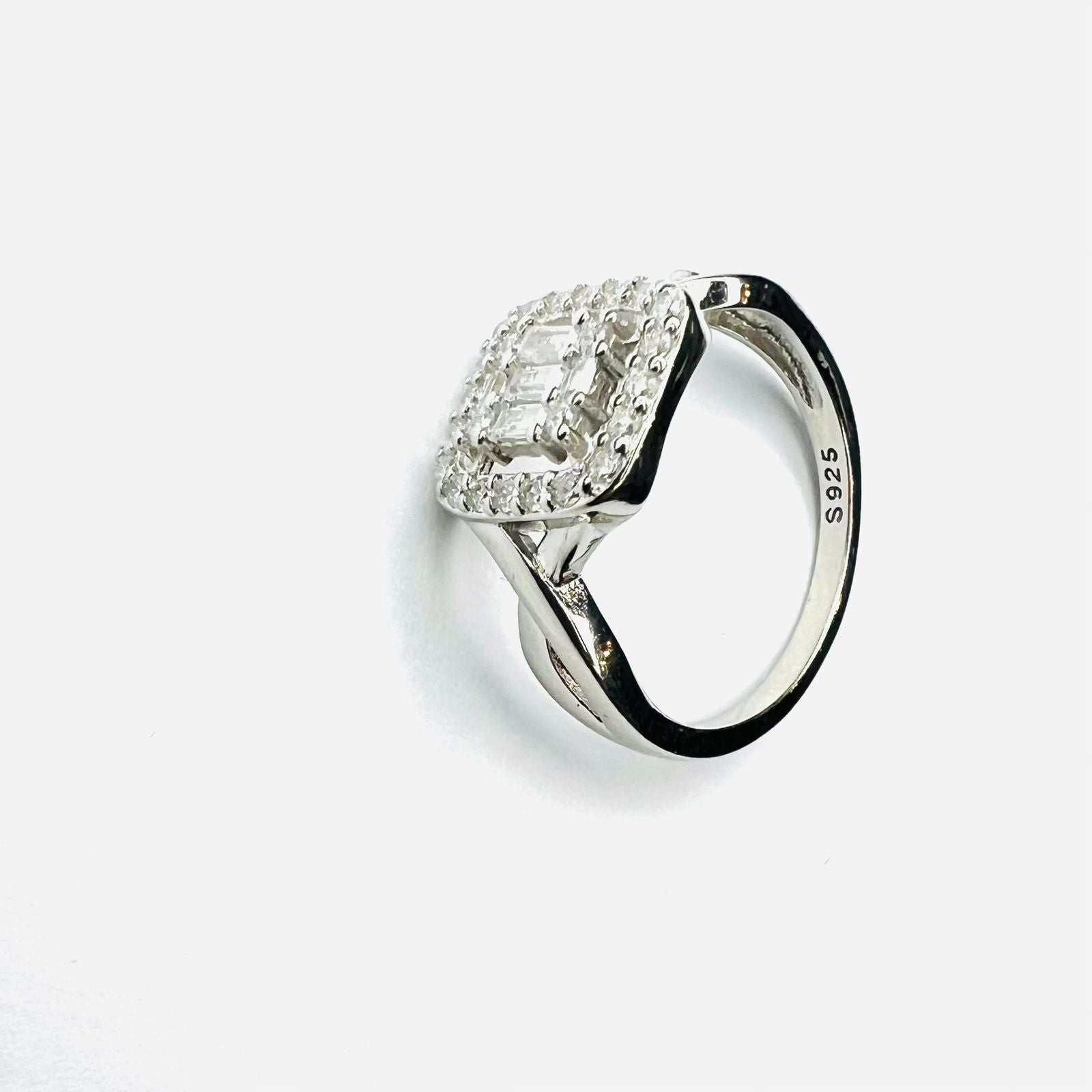 Anillo vintage, terminación cruzada