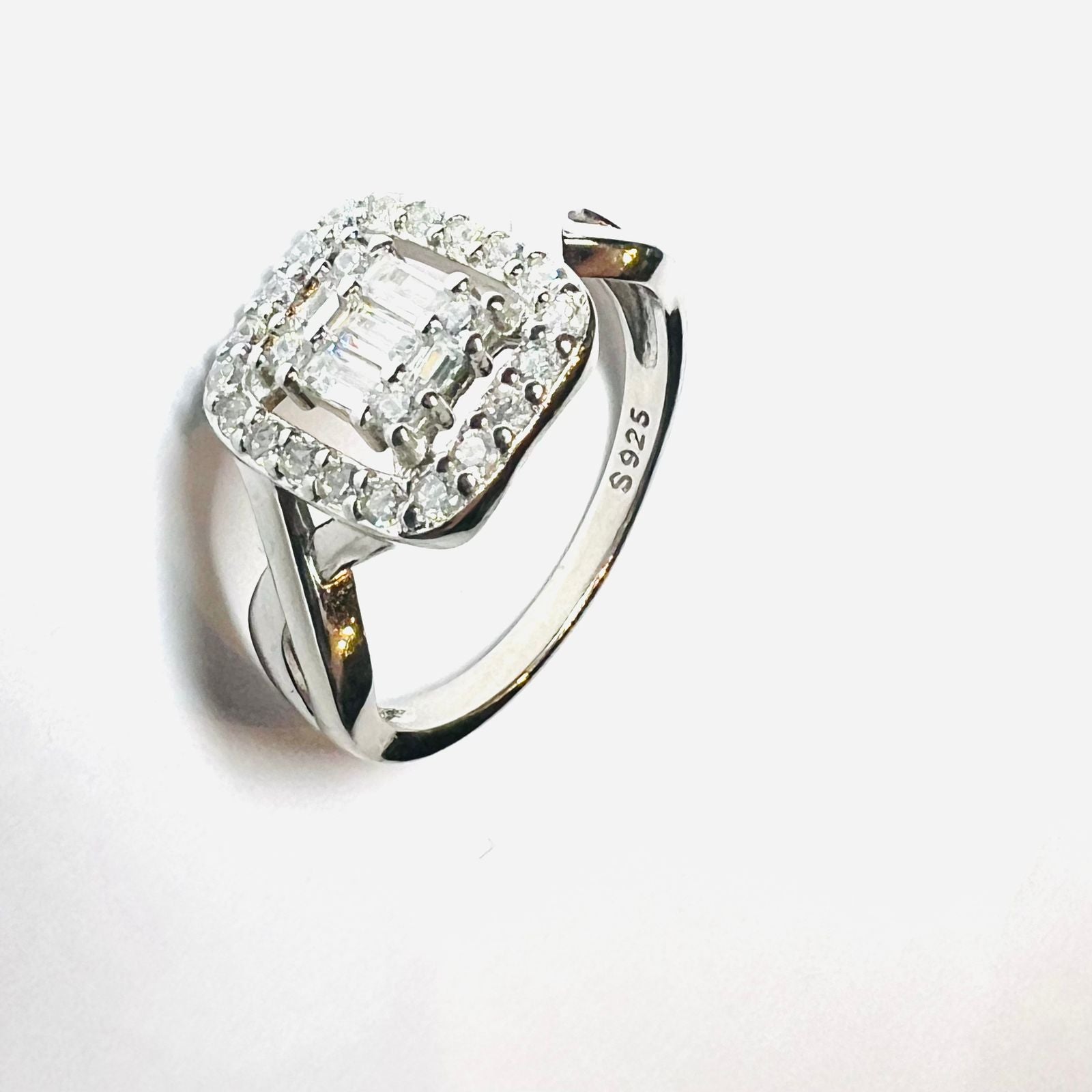 Anillo vintage, terminación cruzada