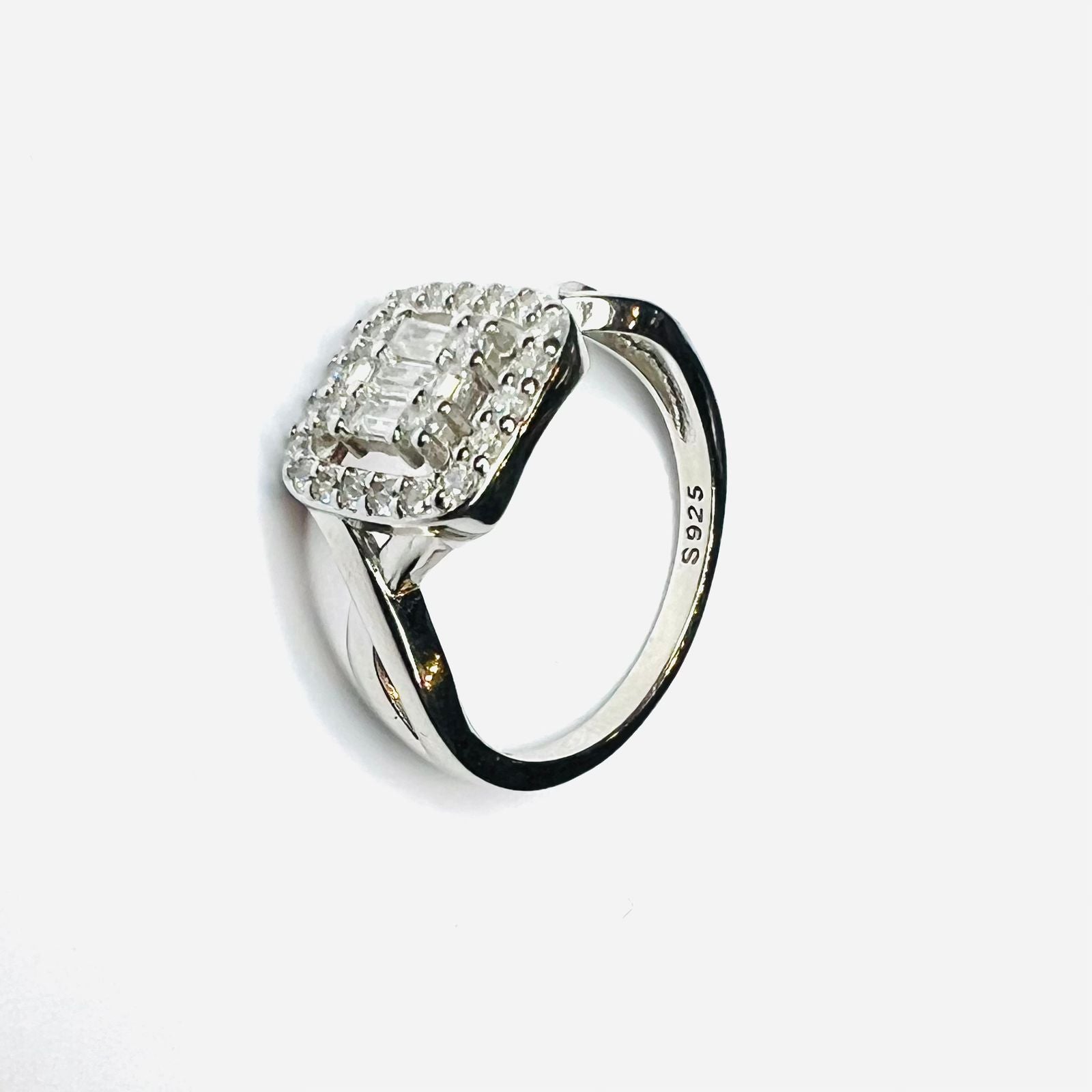 Anillo vintage, terminación cruzada