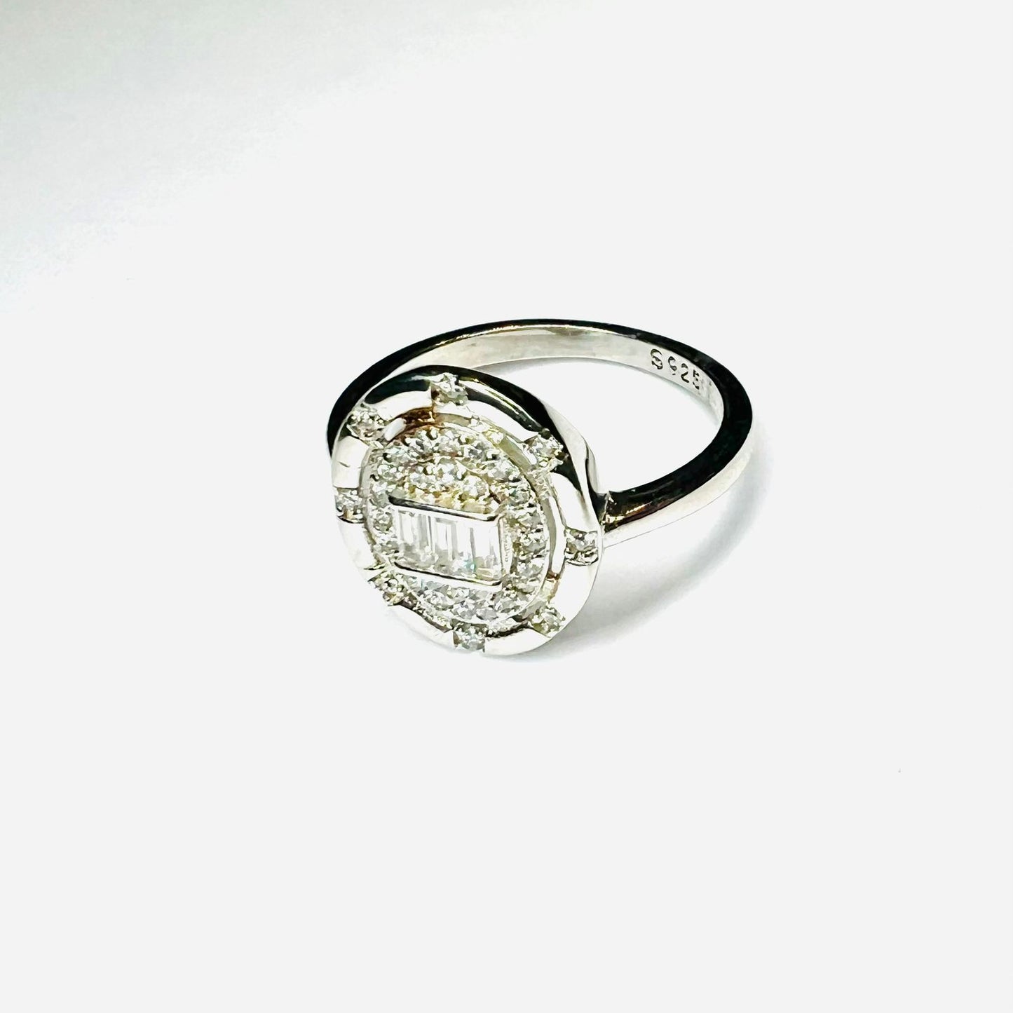 Anillo plata 925, Vintage, ovalado, zirconias blancas, redondas y baguette.