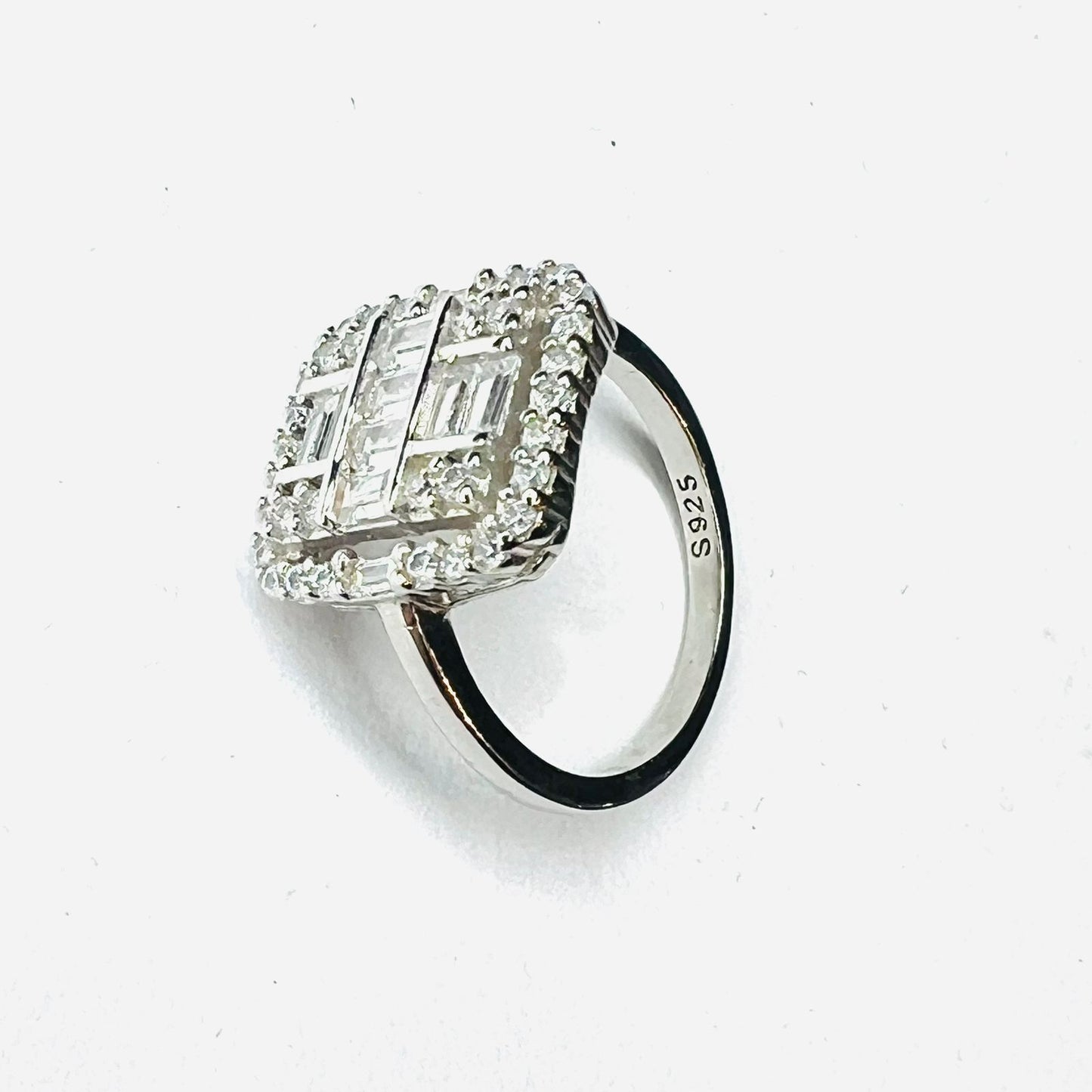 Anillo plata 925, Vintage, zirconias blancas, redondas y baguette distintas direcciones