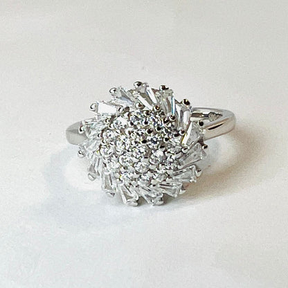 Anillo plata 925, Vintage, ovalado, zirconias blancas, redondas y baguette distintas direcciones, modelo Girasol