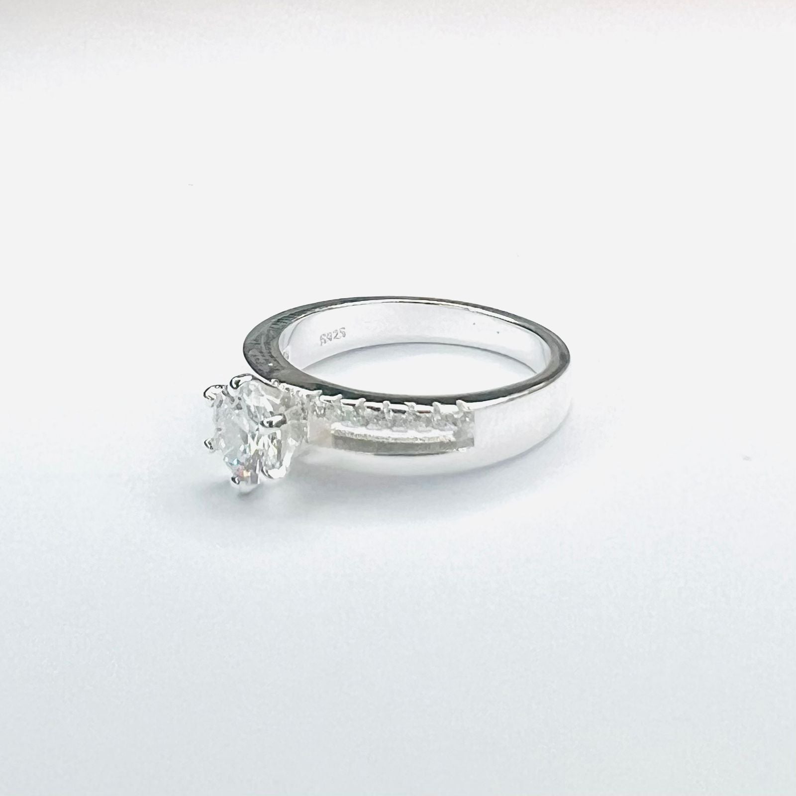 Anillo solitario doble riel liso