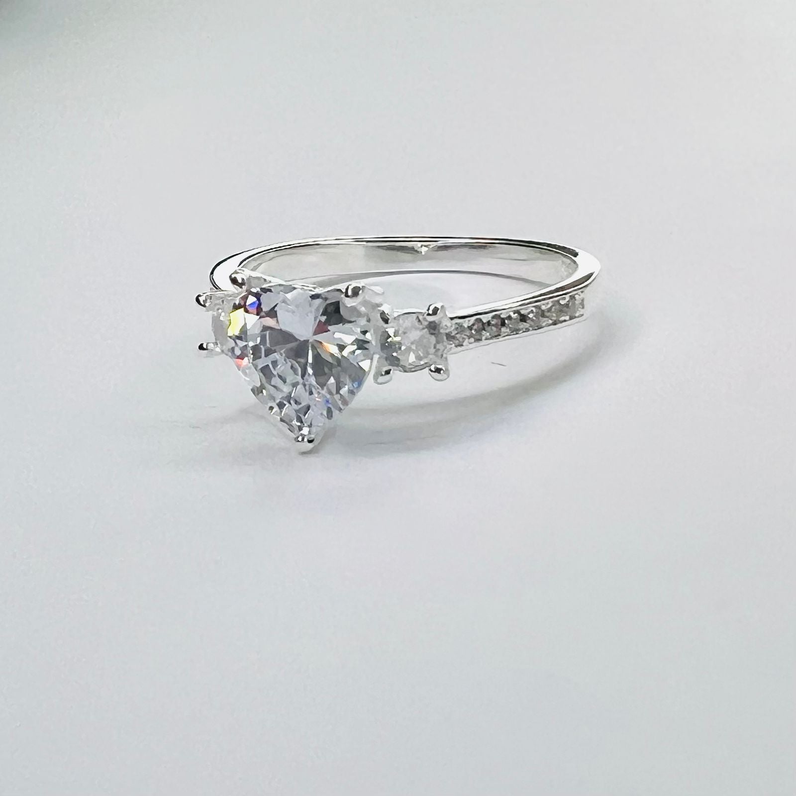 Anillo tricillo gran corazón central