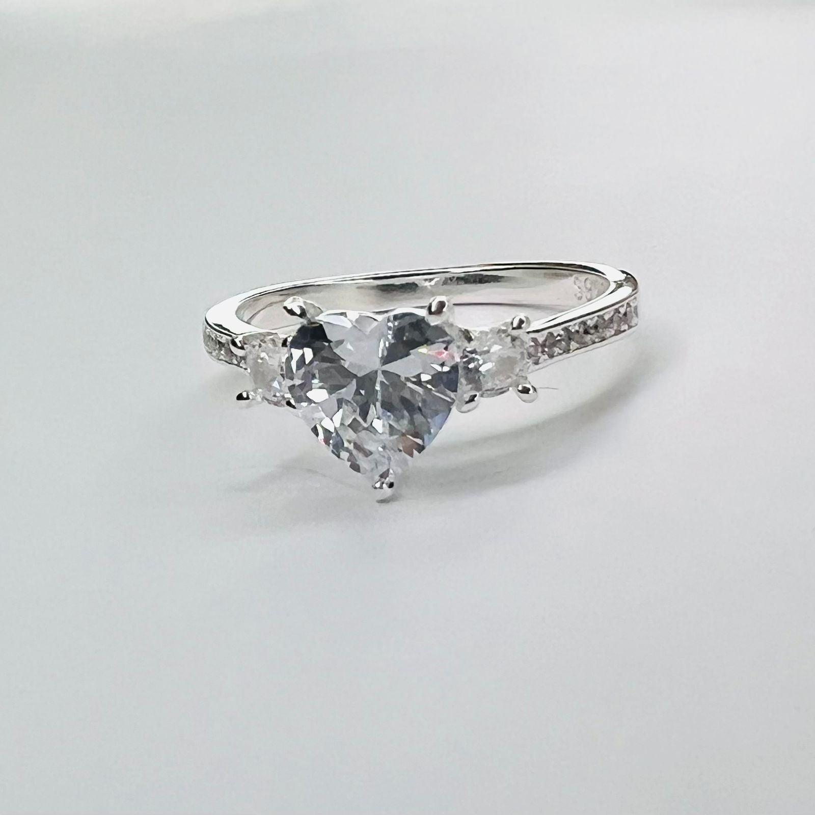 Anillo tricillo gran corazón central