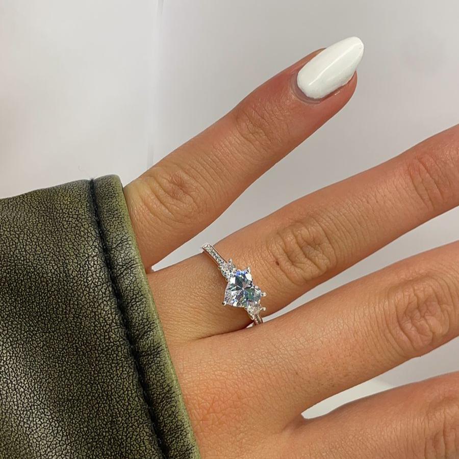 Anillo tricillo gran corazón central