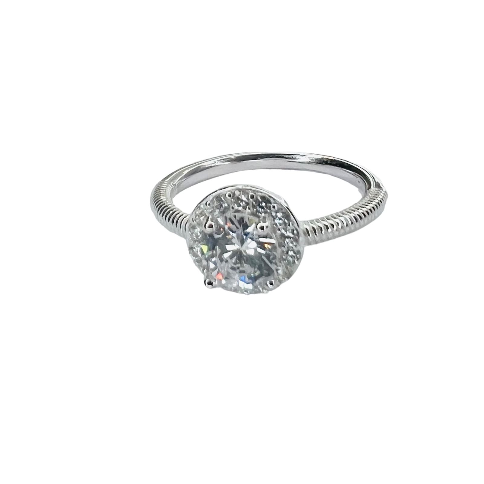 Anillo solitario central