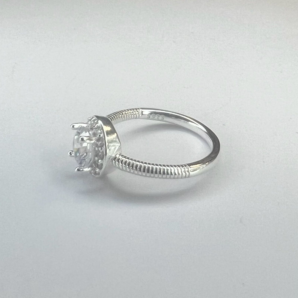 Anillo solitario central