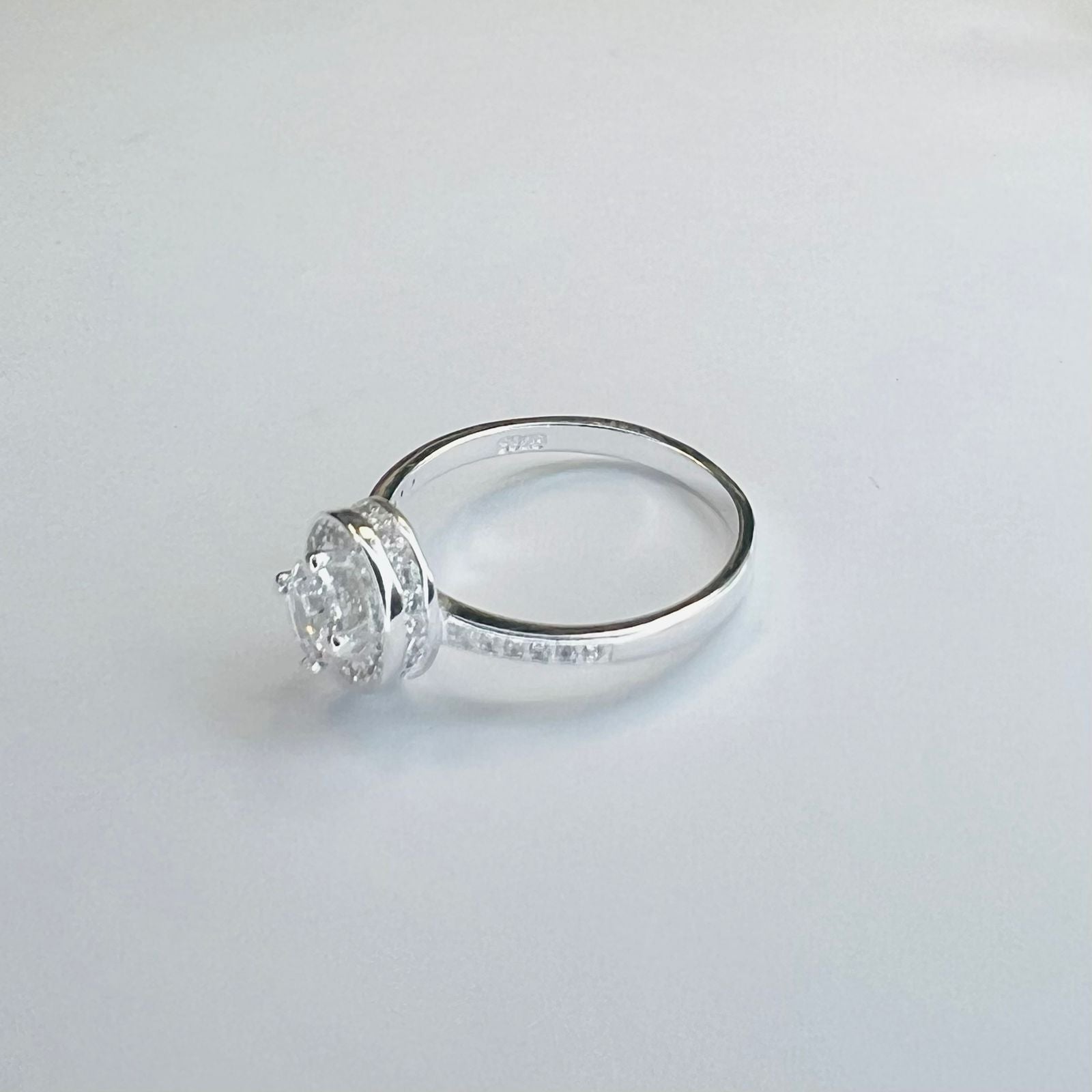 Anillo solitario redondo