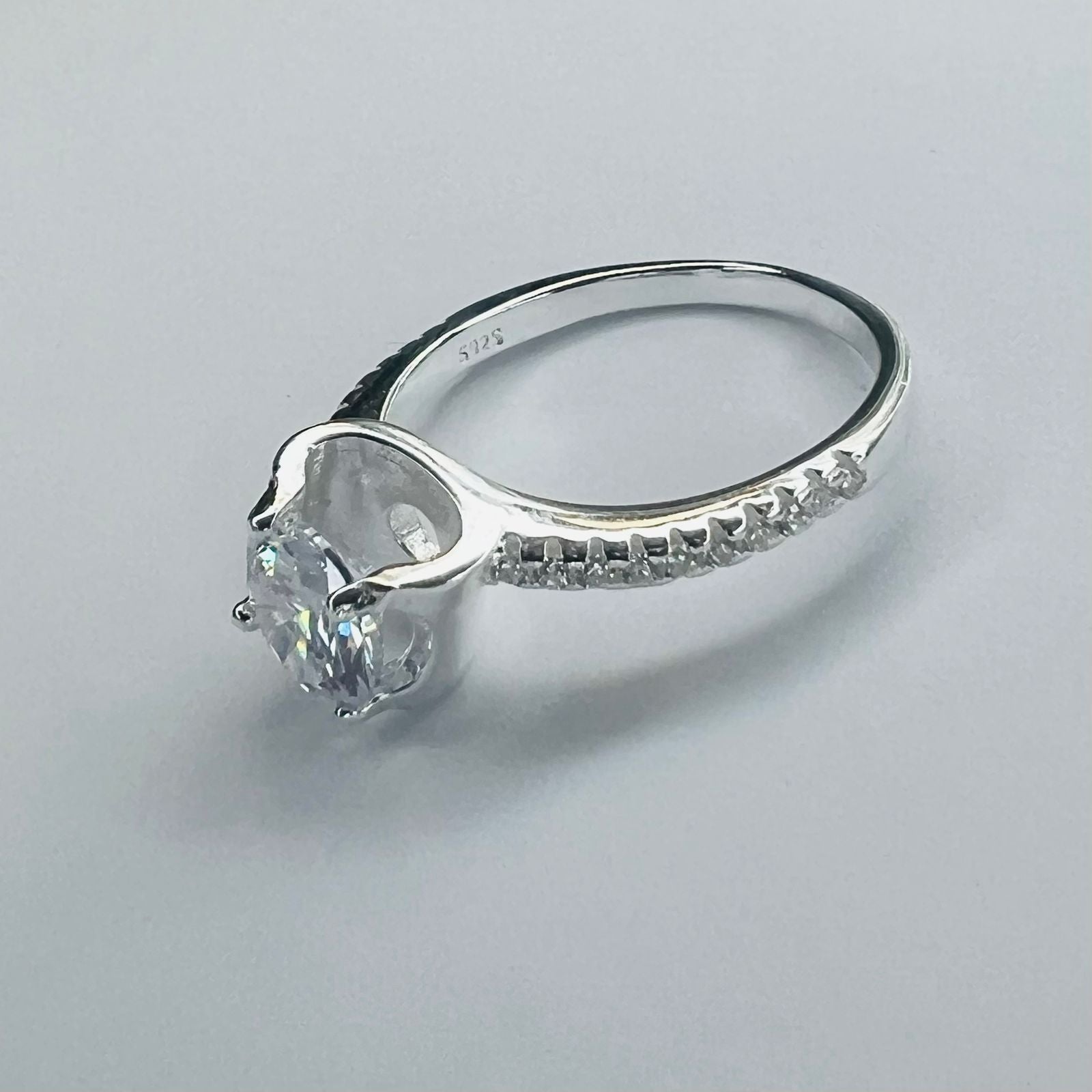 Anillo solitario aire